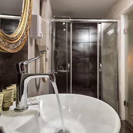 Elina Apartmanhotel 3*