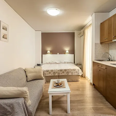 Elina Apartmanhotel 3*