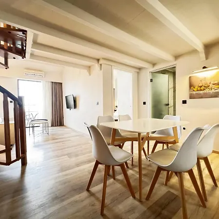 Elina Aparthotel 3*