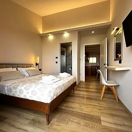 Elina Aparthotel 3*