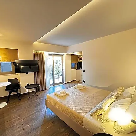 Elina Aparthotel