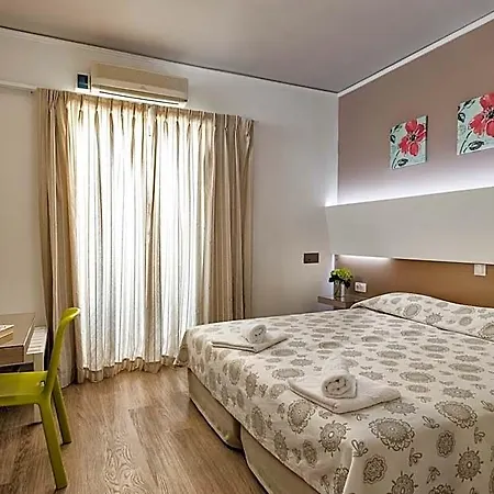 Aparthotel Elina 3*