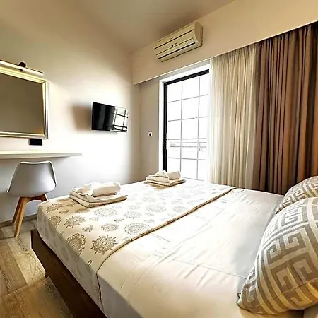 Elina Aparthotel 3*
